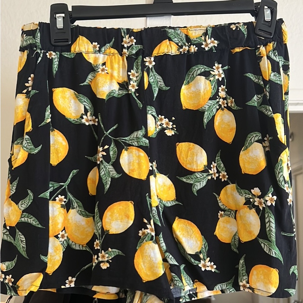 Lemon Print Black Women's Shorts